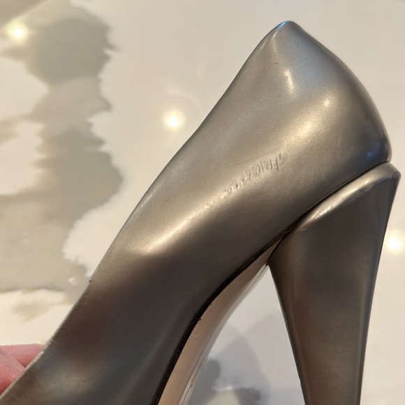 Beautiful,elegant Vintage Salvatore Ferragamo peep toe heels size 8! - Picture 16 of 16